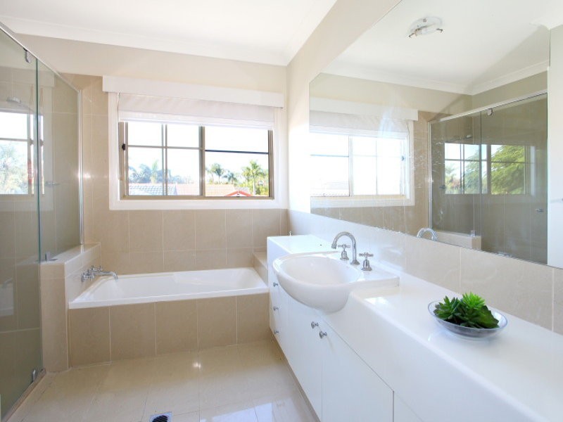 17 Montevideo Drive, Clear Island Waters QLD 4226