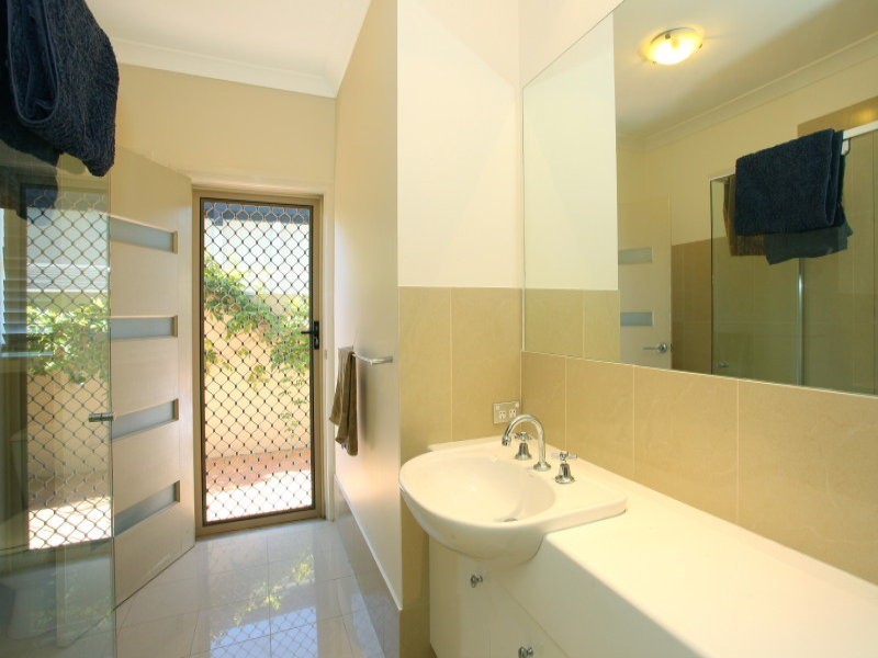 17 Montevideo Drive, Clear Island Waters QLD 4226