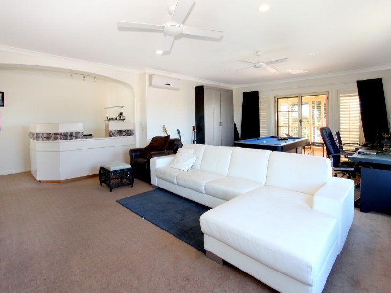 17 Montevideo Drive, Clear Island Waters QLD 4226