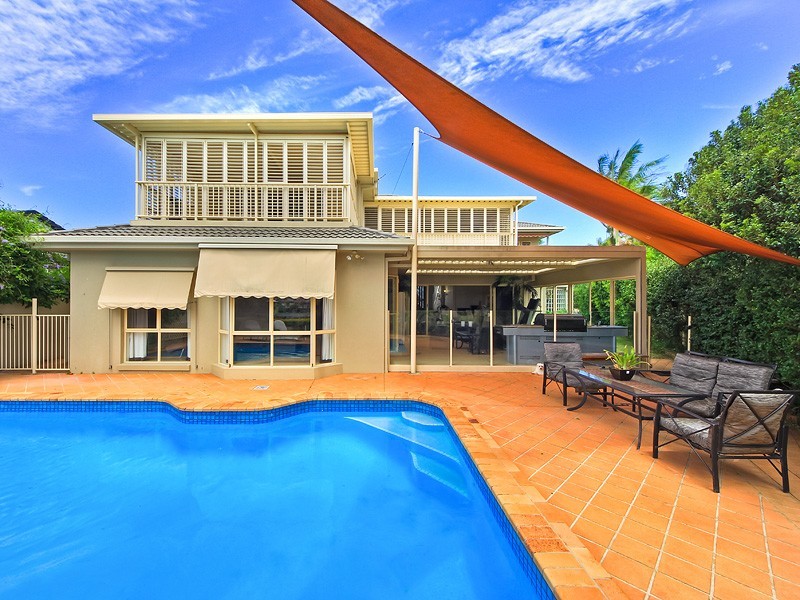 17 Montevideo Drive, Clear Island Waters QLD 4226