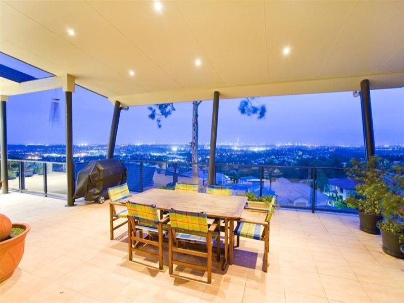 8 Galleria Court, Highland Park QLD 4211