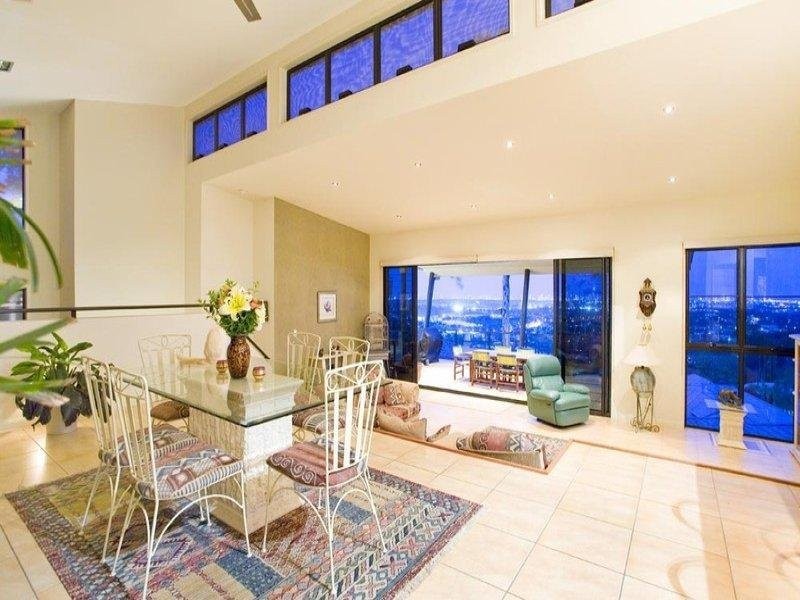 8 Galleria Court, Highland Park QLD 4211