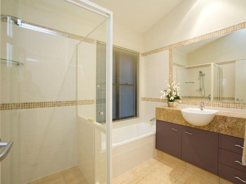 8 Galleria Court, Highland Park QLD 4211