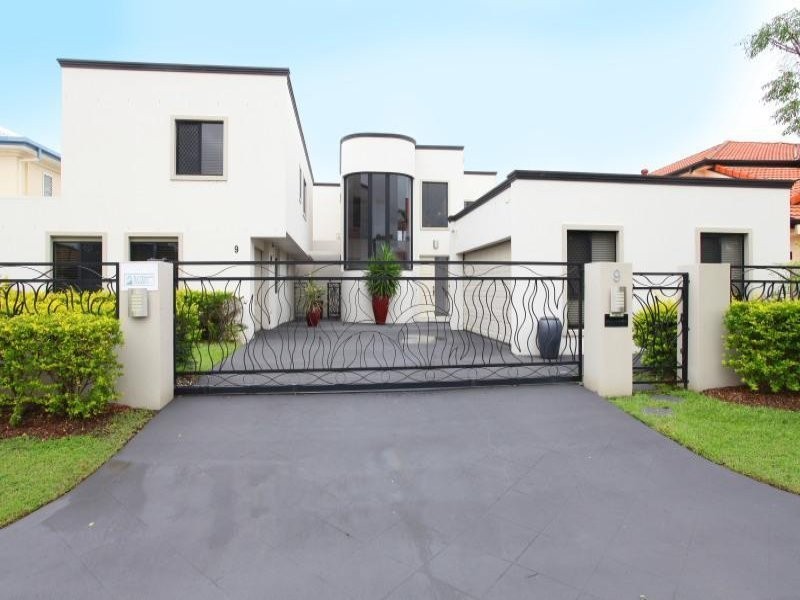 9 Malvern Place, Robina QLD 4226