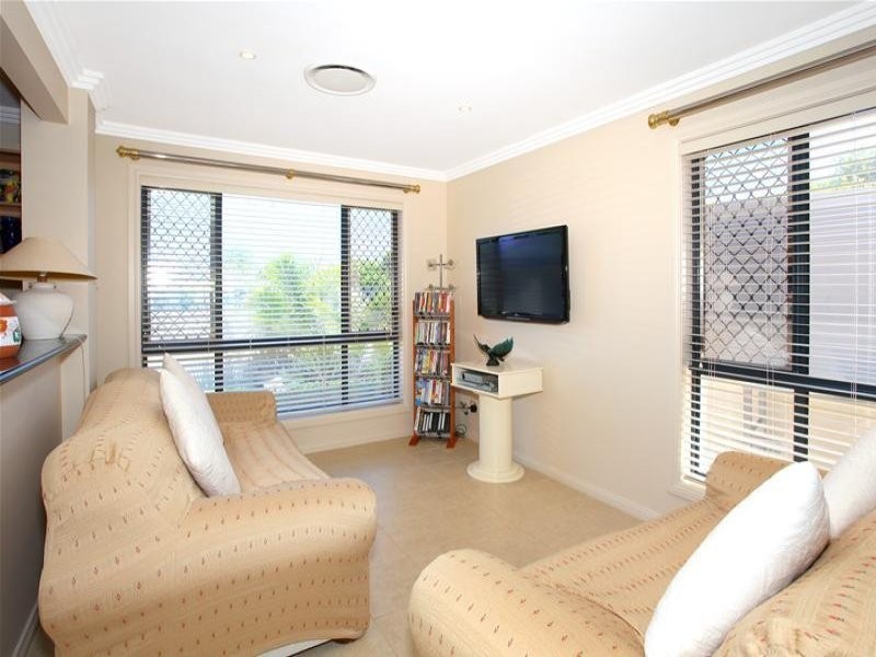 9 Apia Avenue, Clear Island Waters QLD 4226