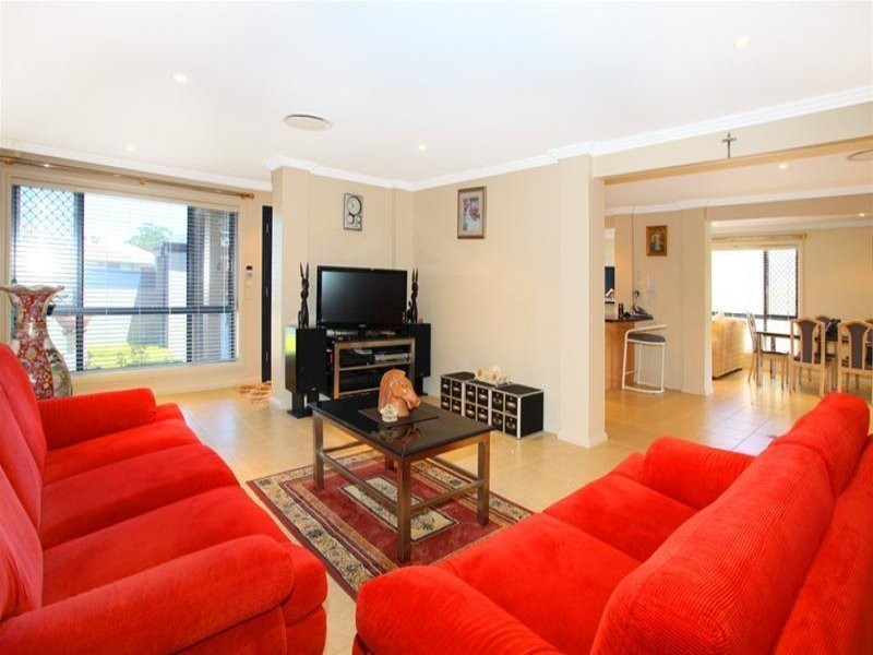 9 Apia Avenue, Clear Island Waters QLD 4226