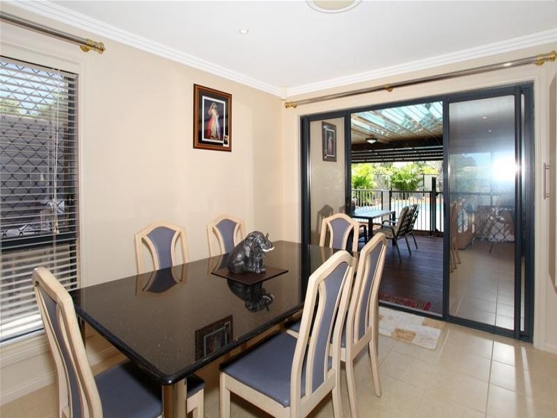 9 Apia Avenue, Clear Island Waters QLD 4226