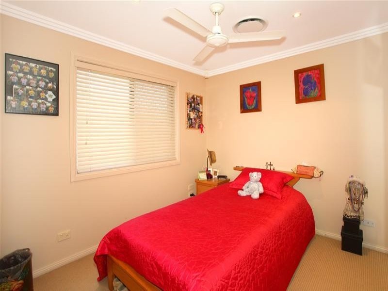 9 Apia Avenue, Clear Island Waters QLD 4226