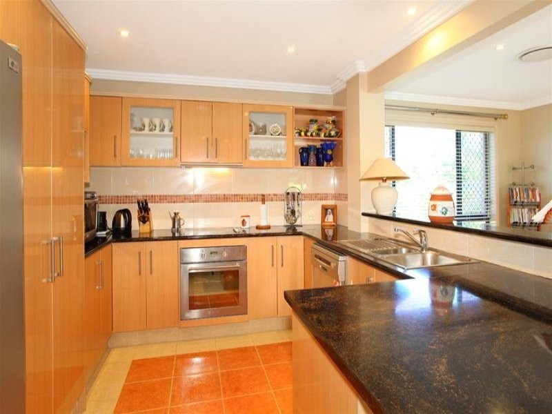 9 Apia Avenue, Clear Island Waters QLD 4226