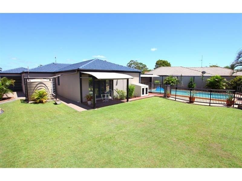 9 Apia Avenue, Clear Island Waters QLD 4226