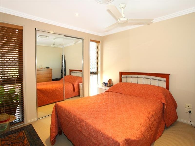 9 Apia Avenue, Clear Island Waters QLD 4226