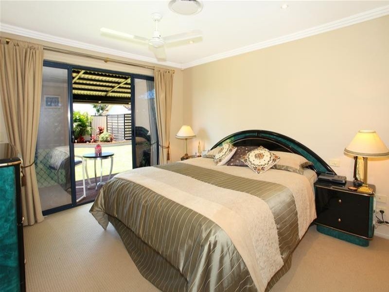 9 Apia Avenue, Clear Island Waters QLD 4226