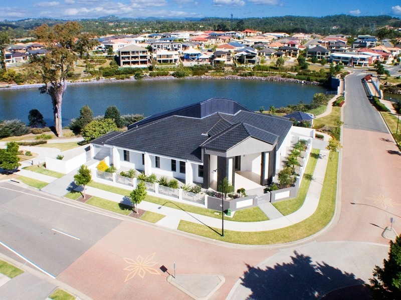 27 Azzurra Drive, Varsity Lakes QLD 4227