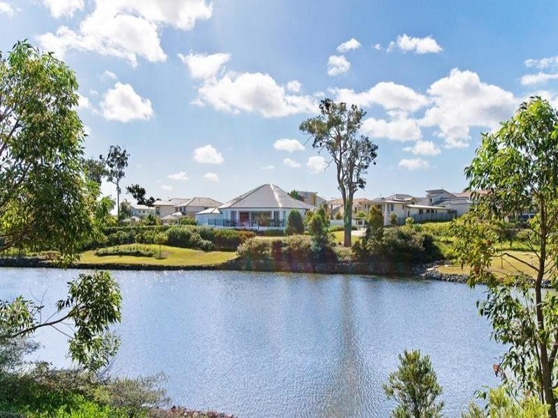 27 Azzurra Drive, Varsity Lakes QLD 4227