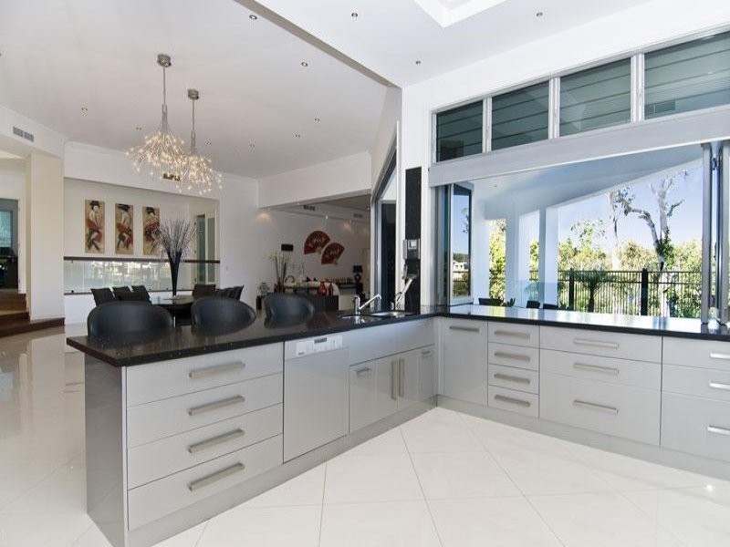 27 Azzurra Drive, Varsity Lakes QLD 4227