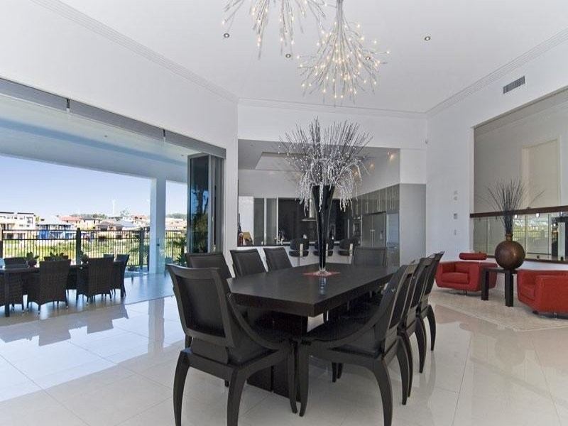 27 Azzurra Drive, Varsity Lakes QLD 4227