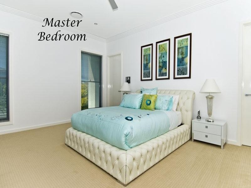 27 Azzurra Drive, Varsity Lakes QLD 4227