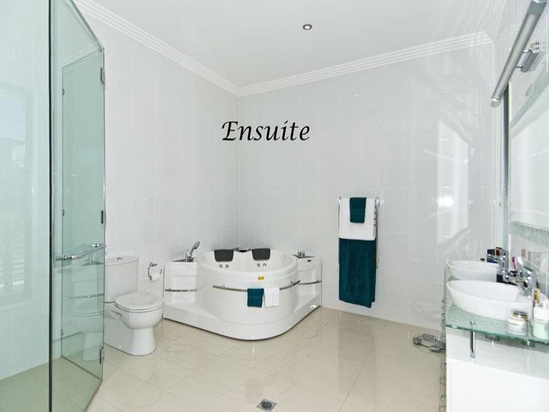 27 Azzurra Drive, Varsity Lakes QLD 4227