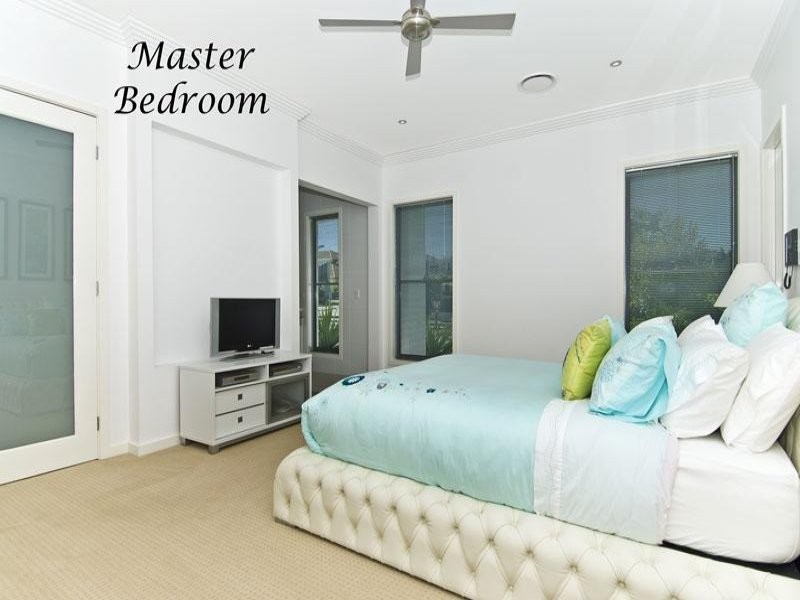 27 Azzurra Drive, Varsity Lakes QLD 4227