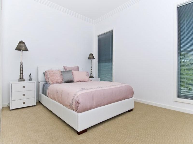 27 Azzurra Drive, Varsity Lakes QLD 4227