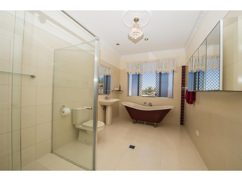 7 Mercure Place, Highland Park QLD 4211