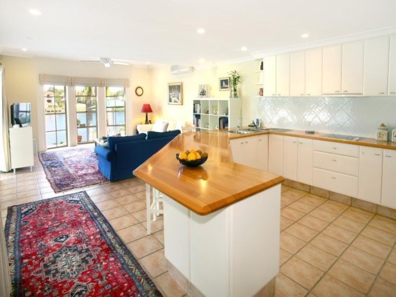 58 Bollard Circuit, Clear Island Waters QLD 4226