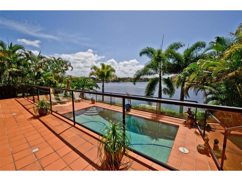 40 Bollard Circuit, Clear Island Waters QLD 4226