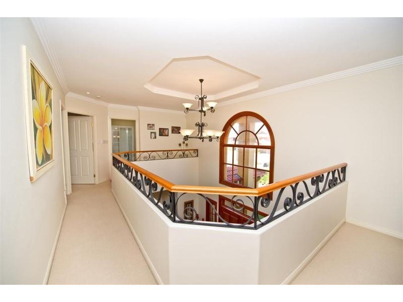 40 Bollard Circuit, Clear Island Waters QLD 4226