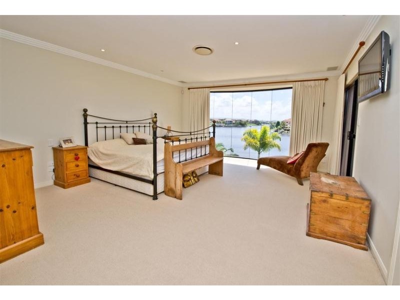 40 Bollard Circuit, Clear Island Waters QLD 4226