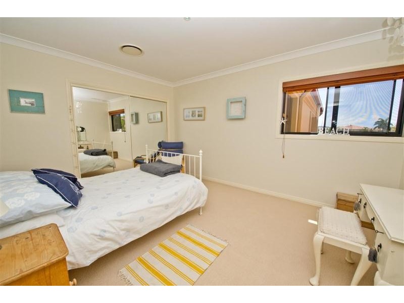 40 Bollard Circuit, Clear Island Waters QLD 4226