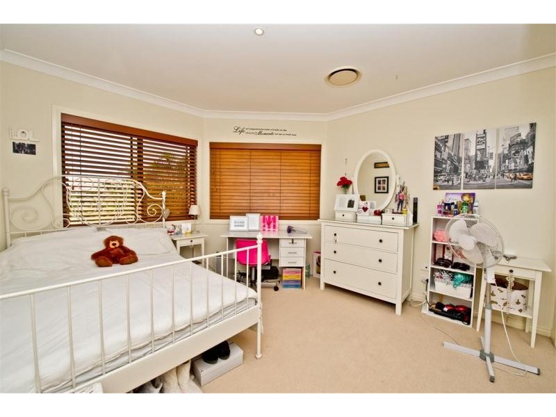 40 Bollard Circuit, Clear Island Waters QLD 4226