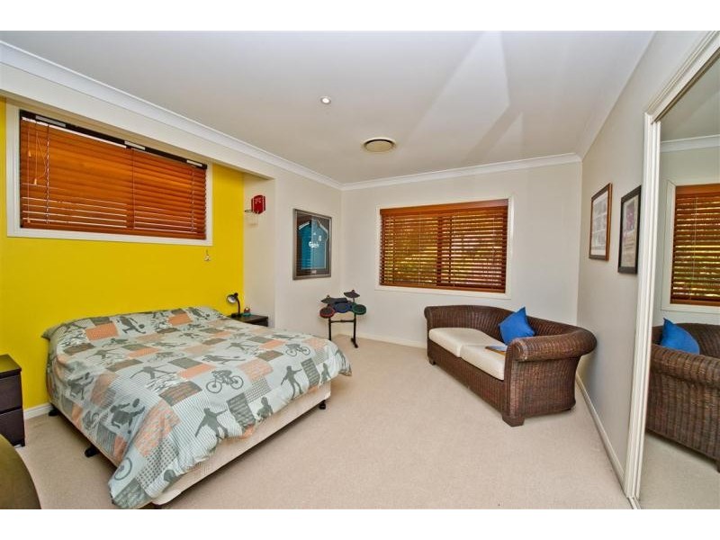40 Bollard Circuit, Clear Island Waters QLD 4226