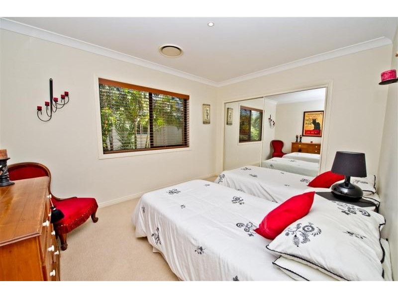 40 Bollard Circuit, Clear Island Waters QLD 4226