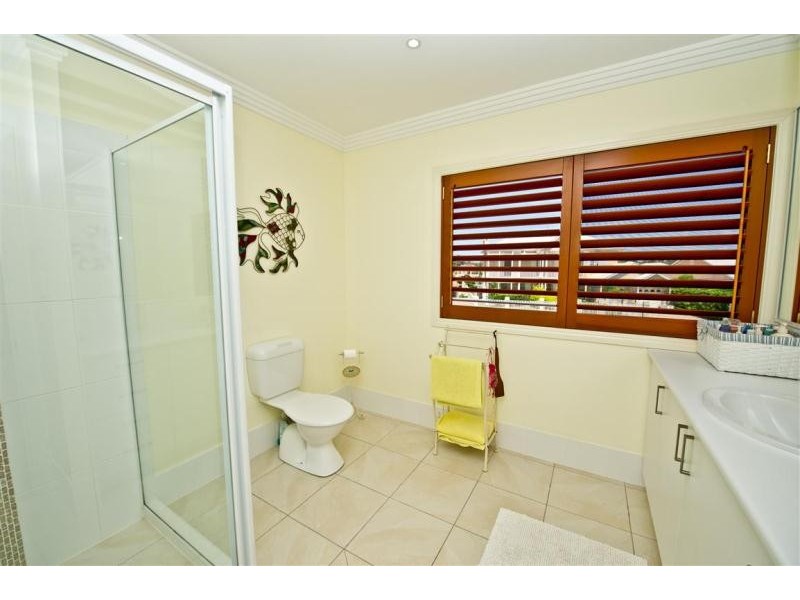 40 Bollard Circuit, Clear Island Waters QLD 4226