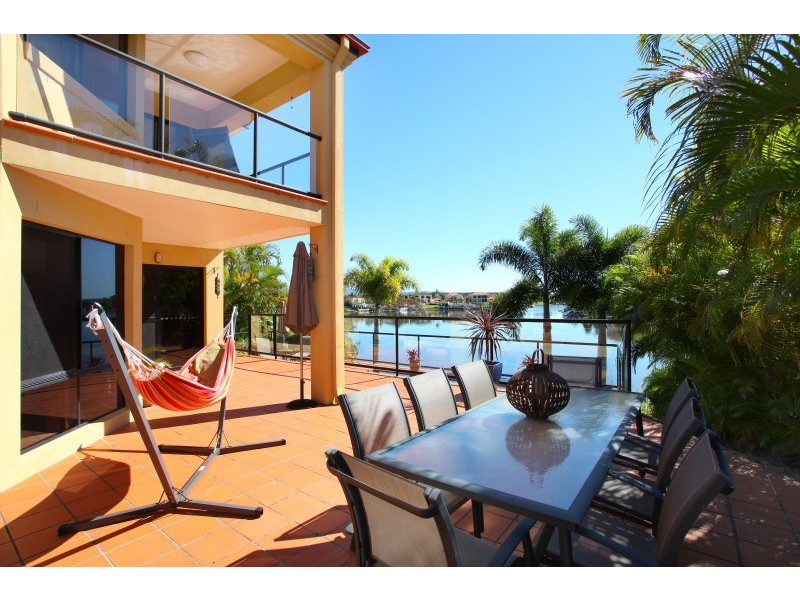 40 Bollard Circuit, Clear Island Waters QLD 4226