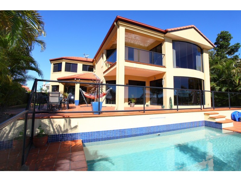 40 Bollard Circuit, Clear Island Waters QLD 4226
