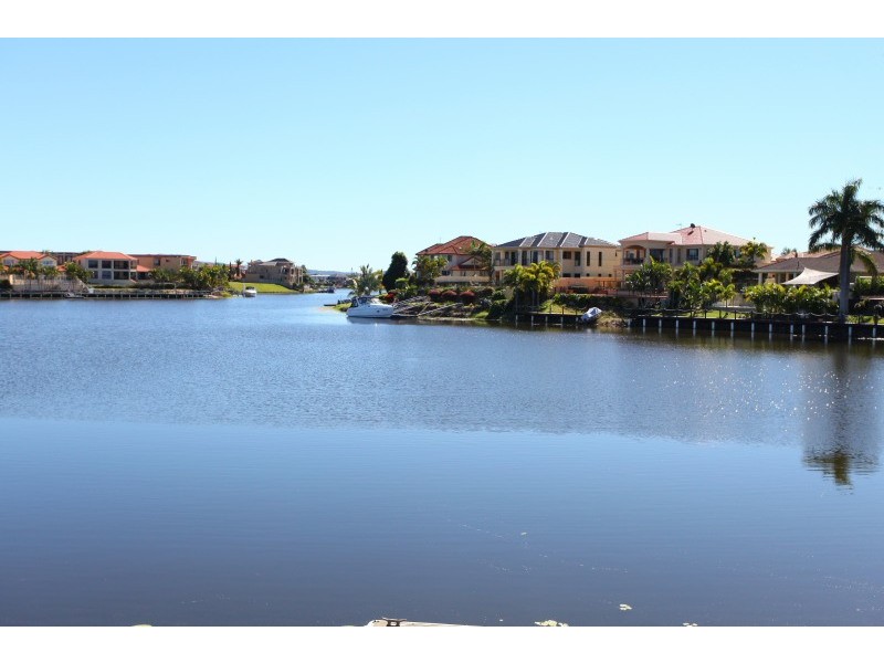 40 Bollard Circuit, Clear Island Waters QLD 4226