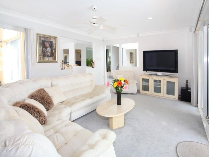 27 Cayman Drive, Clear Island Waters QLD 4226