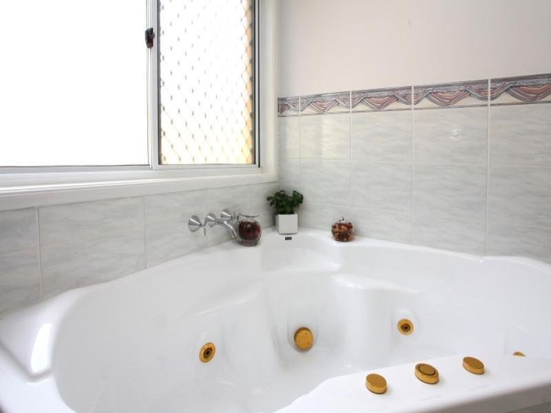 27 Cayman Drive, Clear Island Waters QLD 4226