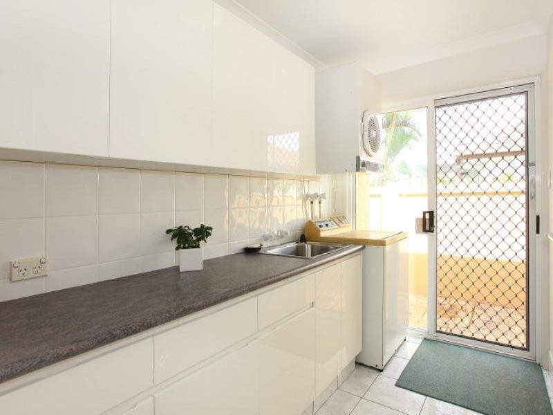 27 Cayman Drive, Clear Island Waters QLD 4226