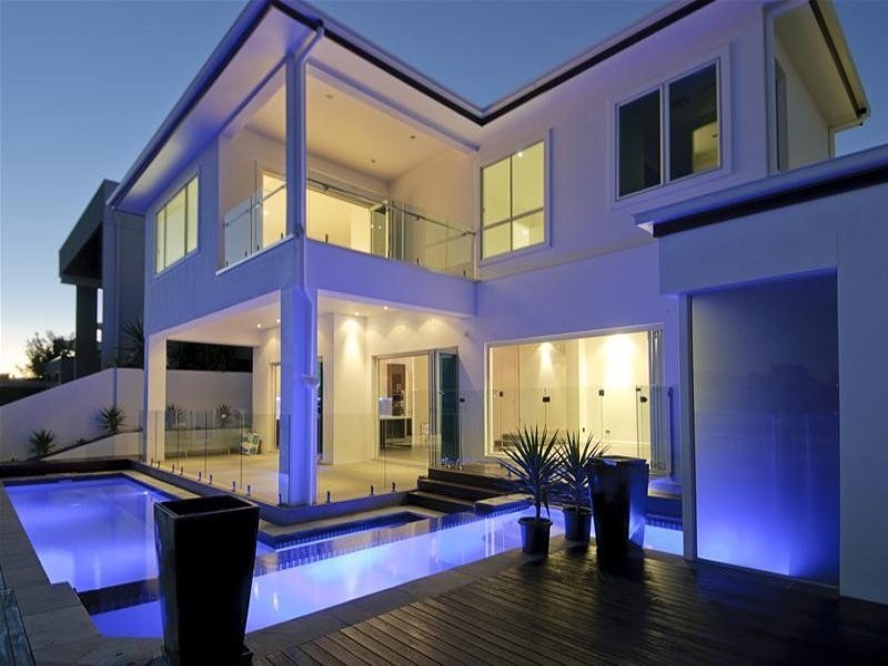 25 Knightsbridge Parade East, Paradise Point QLD 4216