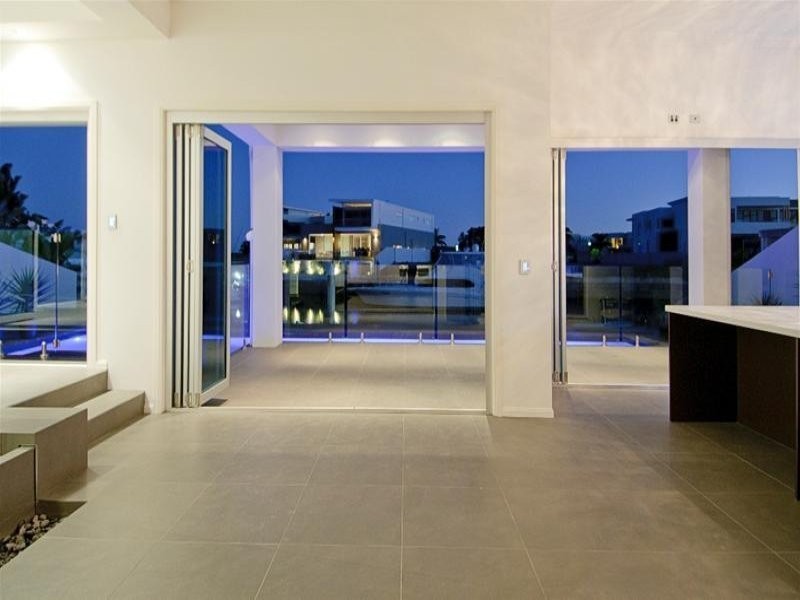 25 Knightsbridge Parade East, Paradise Point QLD 4216