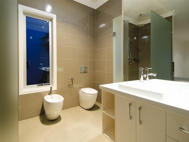 25 Knightsbridge Parade East, Paradise Point QLD 4216