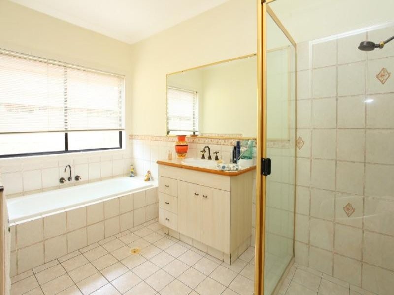 50 Bollard Circuit, Clear Island Waters QLD 4226