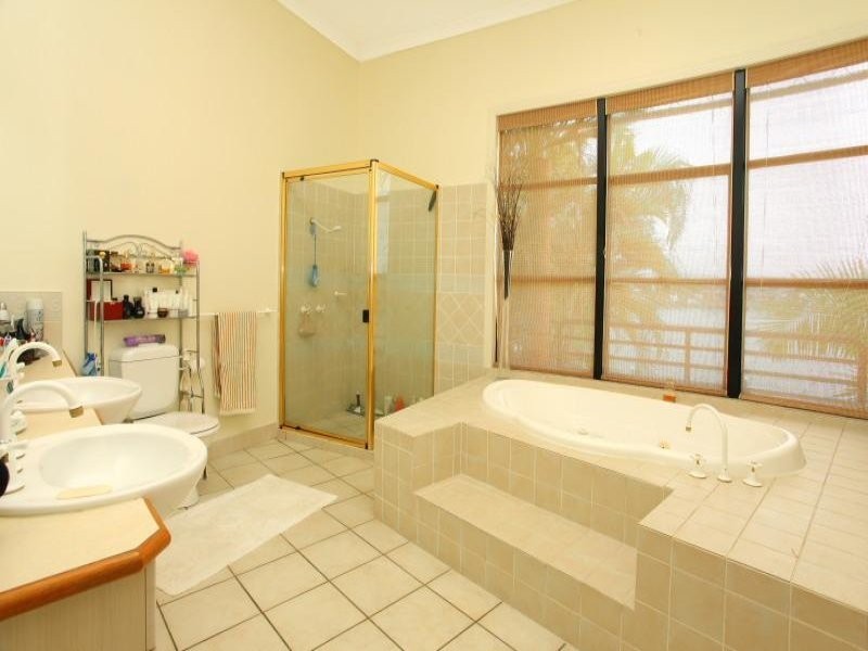 50 Bollard Circuit, Clear Island Waters QLD 4226