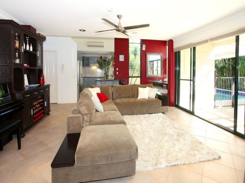 293 Rio Vista Blvd, Mermaid Waters QLD 4218