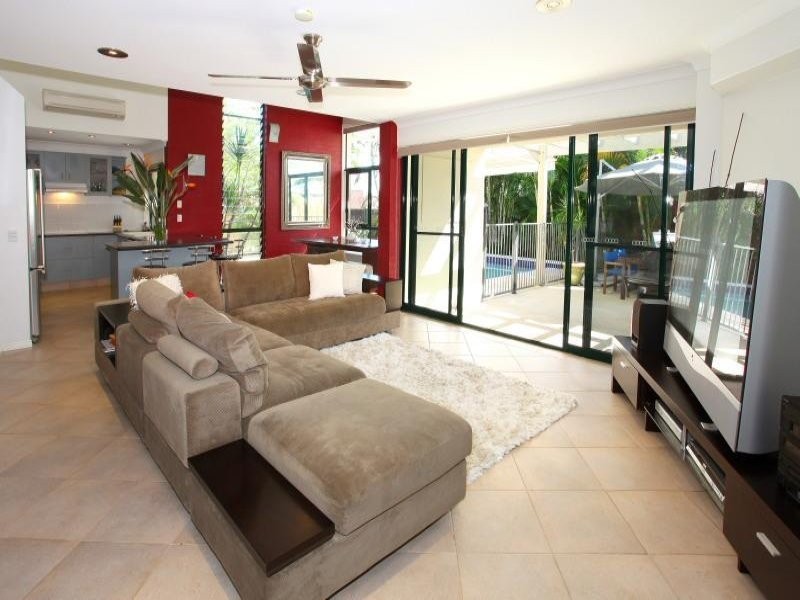 293 Rio Vista Blvd, Mermaid Waters QLD 4218