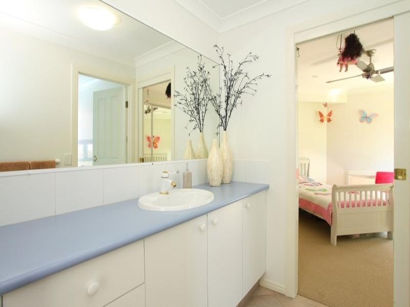 293 Rio Vista Blvd, Mermaid Waters QLD 4218