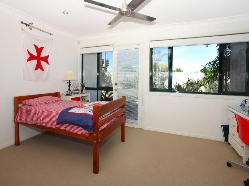 293 Rio Vista Blvd, Mermaid Waters QLD 4218