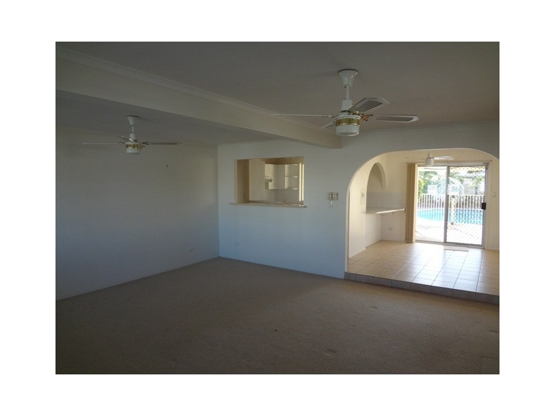 8 Koomooloo Court, Mermaid Waters QLD 4218